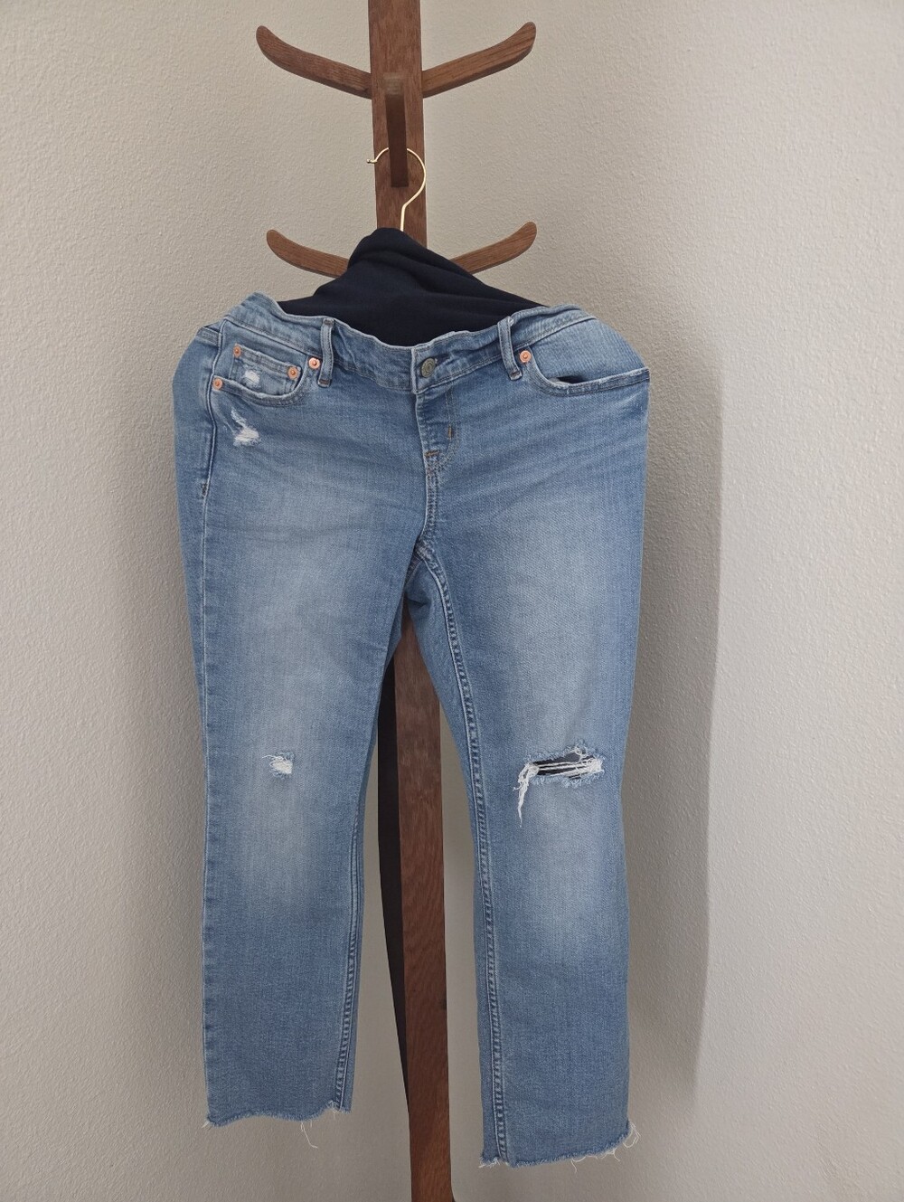 GAP Light Blue Distressed Cropped Jeans